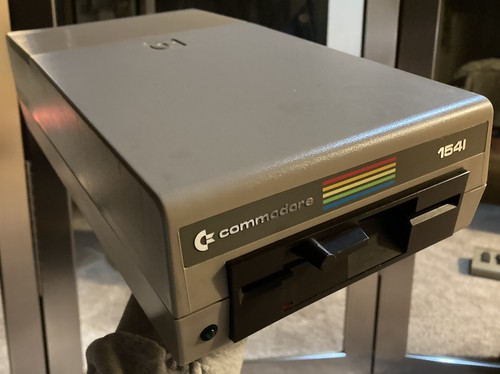 Файл:commodore 1541.png